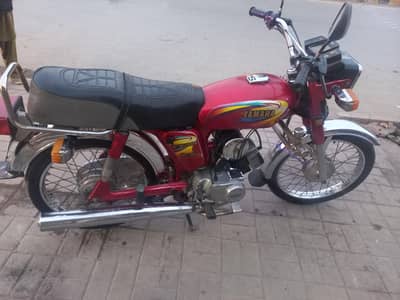 Aoa I am Selling Yamaha Red Colour