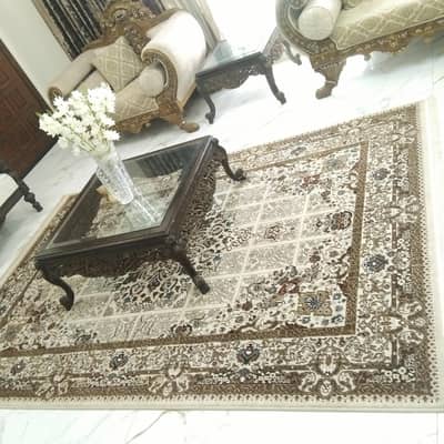 shaggy central piece