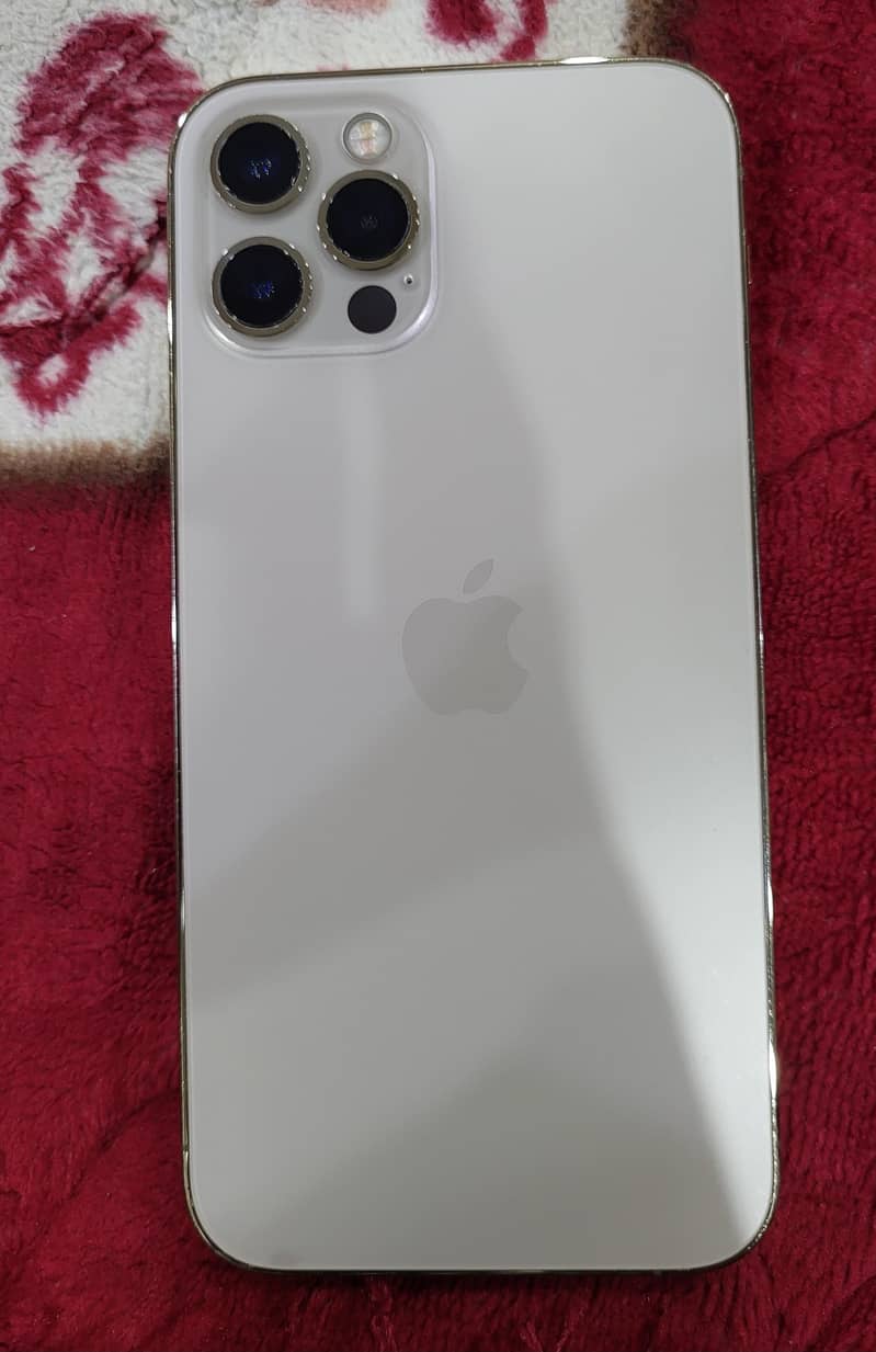 iphone 12 pro in very good condition 0