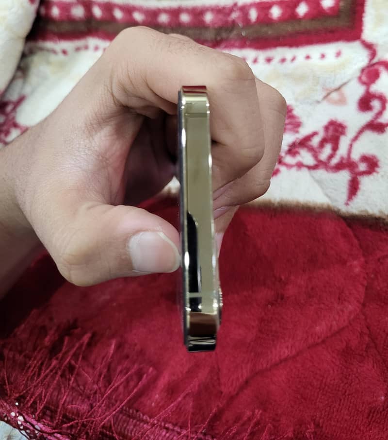 iphone 12 pro in very good condition 1