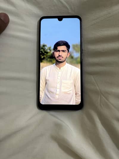 Vivo V20 8/128 good condition with box charger