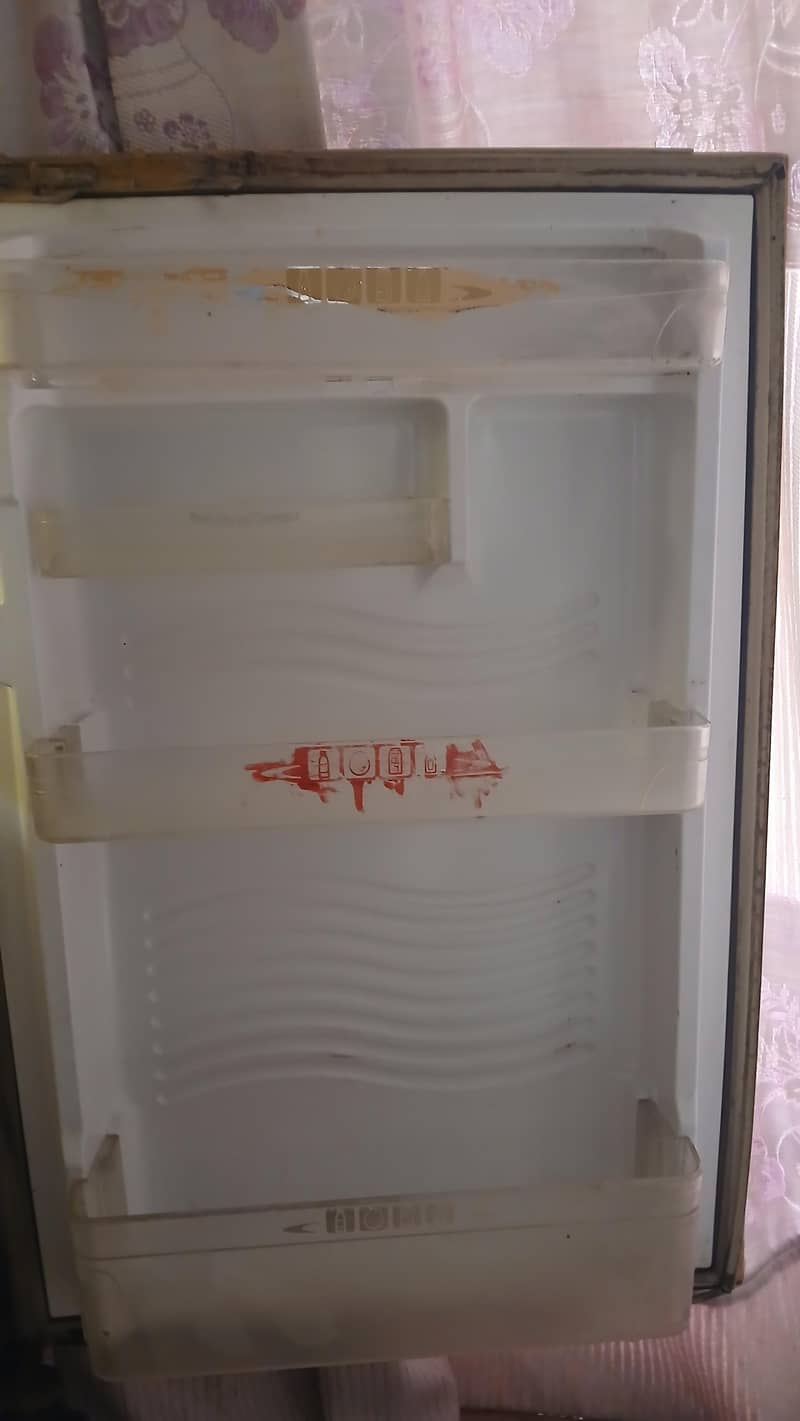 Refrigerator 0