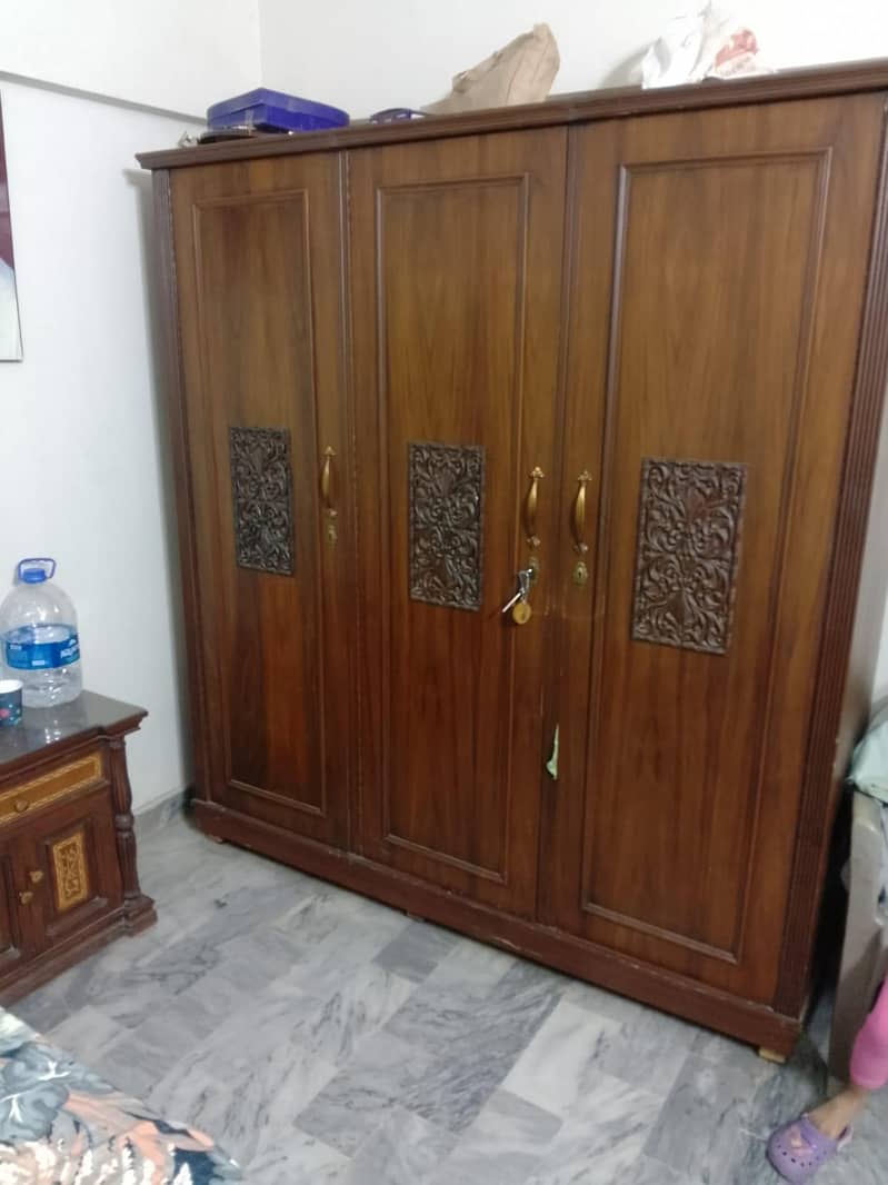 wardrobe , bed &  dressing table 1