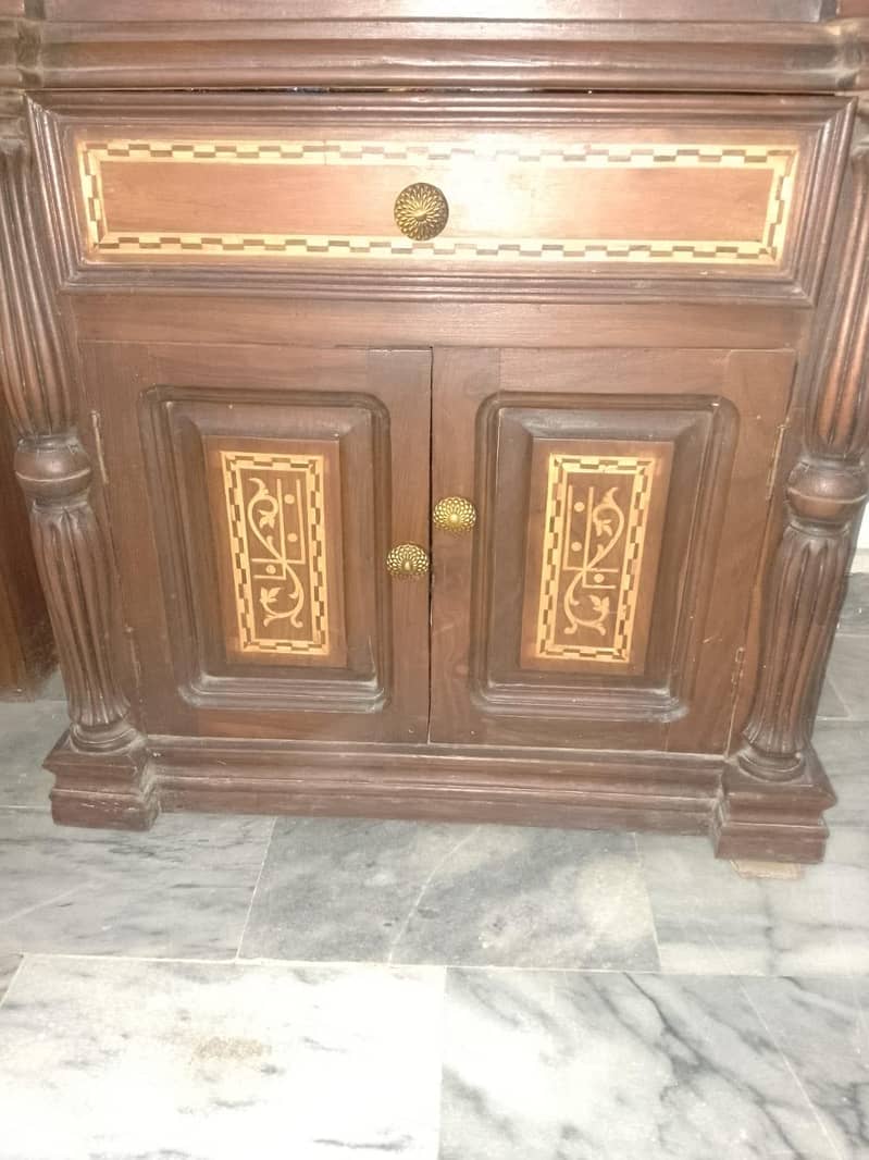 wardrobe , bed &  dressing table 2