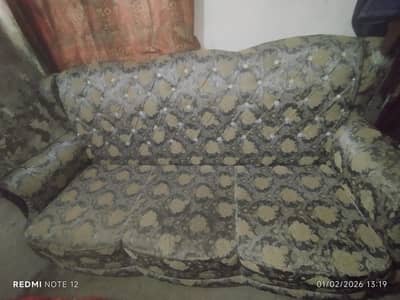 6 seater Sofa In Excellent Condition