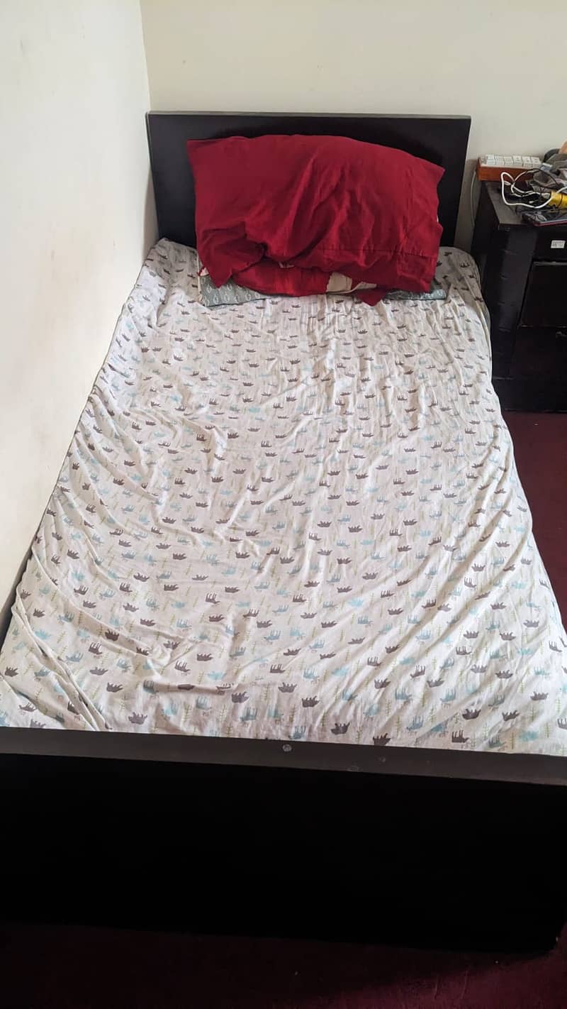 Side Table and single bed 3