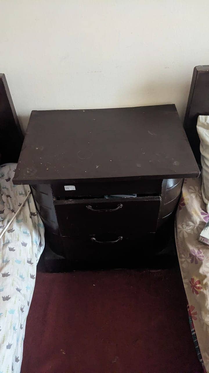 Side Table and single bed 6