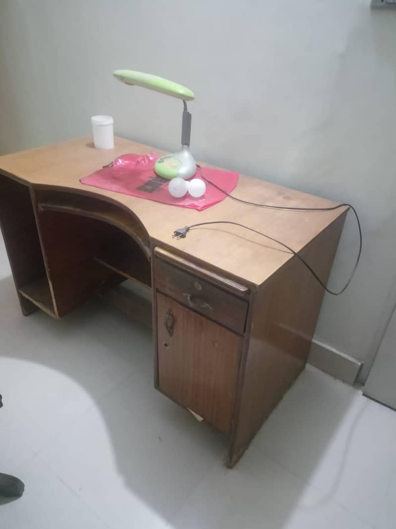 computer Table 0