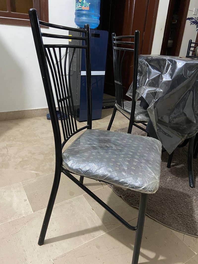 Round dinning table 1