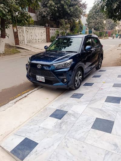 Toyota Raize Z package (top of the line) Fresh import Total Genuine.