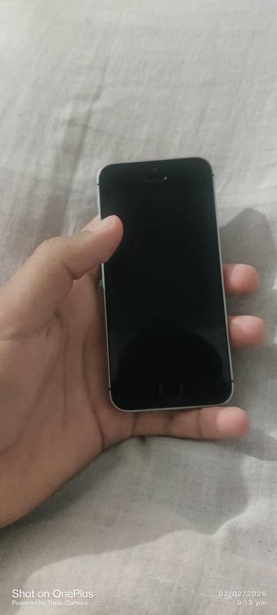 full 10/10 condition I phone se 100%orignal