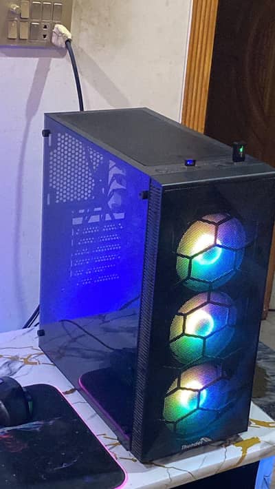 Thunder Triumph RGB gaming cooling case with 3x RGB lights