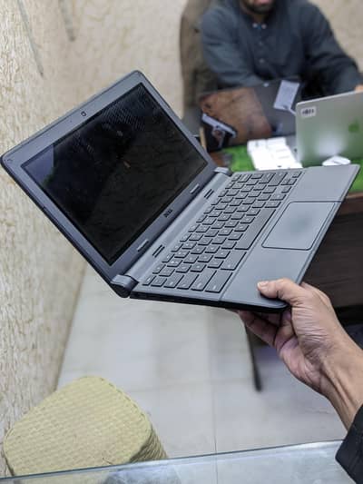 Dell Chromebook book windows/ android 4/32 touch