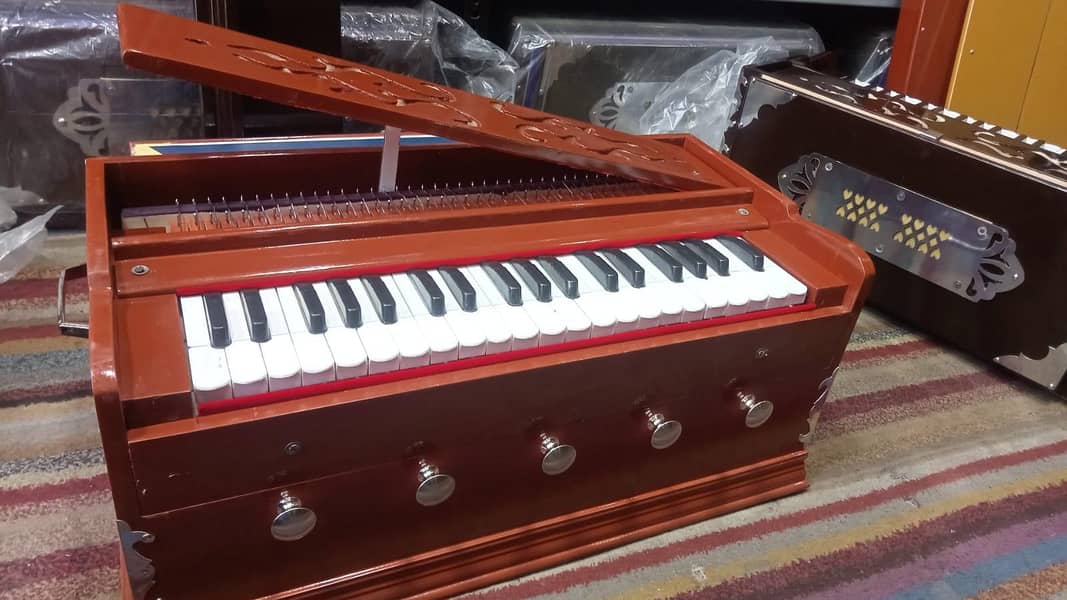 نیے اور پرانے میوزیکل انسٹومینٹس کہ لیے تشریف لائیں 3