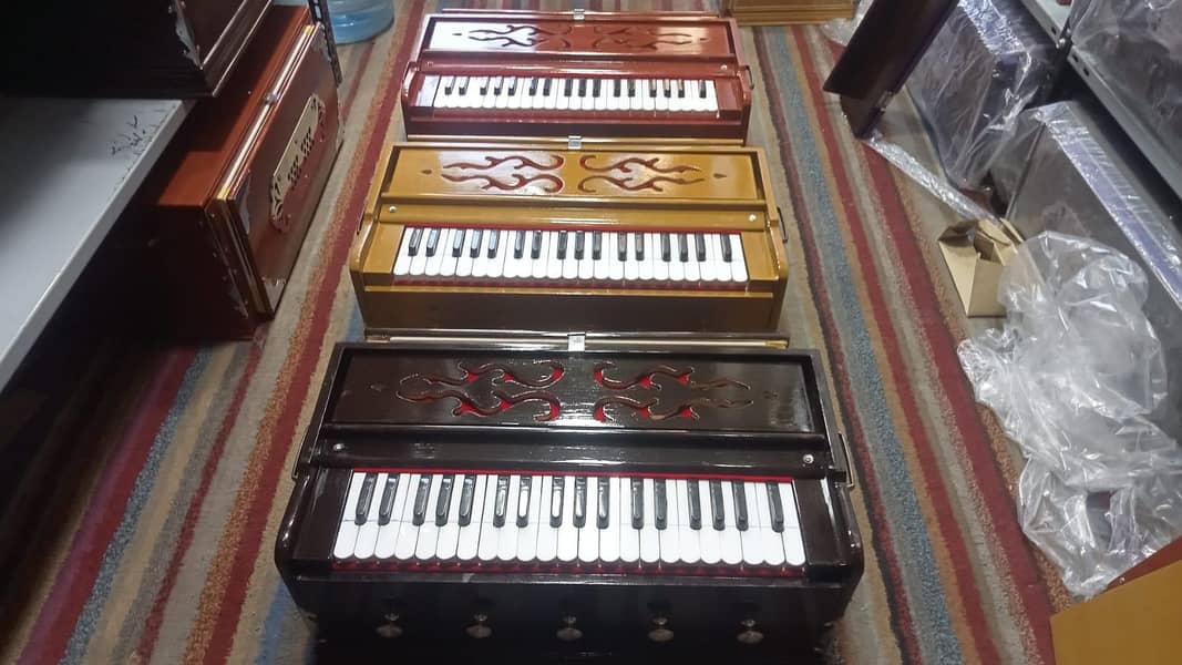 نیے اور پرانے میوزیکل انسٹومینٹس کہ لیے تشریف لائیں 8