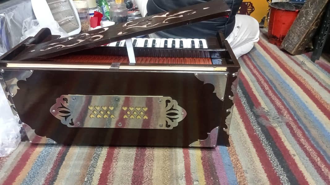 نیے اور پرانے میوزیکل انسٹومینٹس کہ لیے تشریف لائیں 12