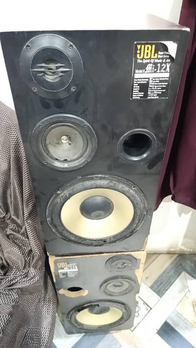 Original Yamaha Amplifier with Original JBL speakers for Sale.