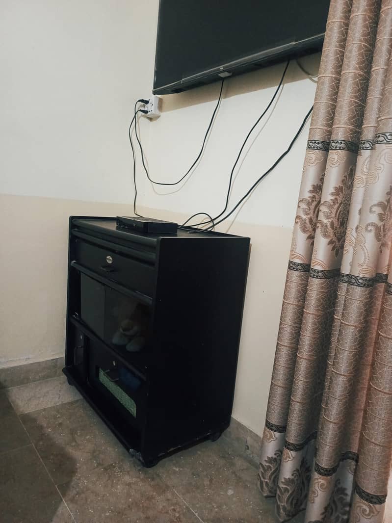 computer table , tv table 2