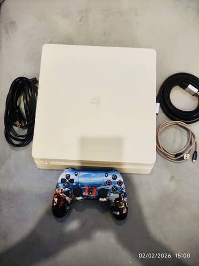 Play station 4 white edition storage 750 gb slim