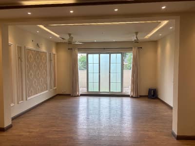 1 kanal like new house for rent