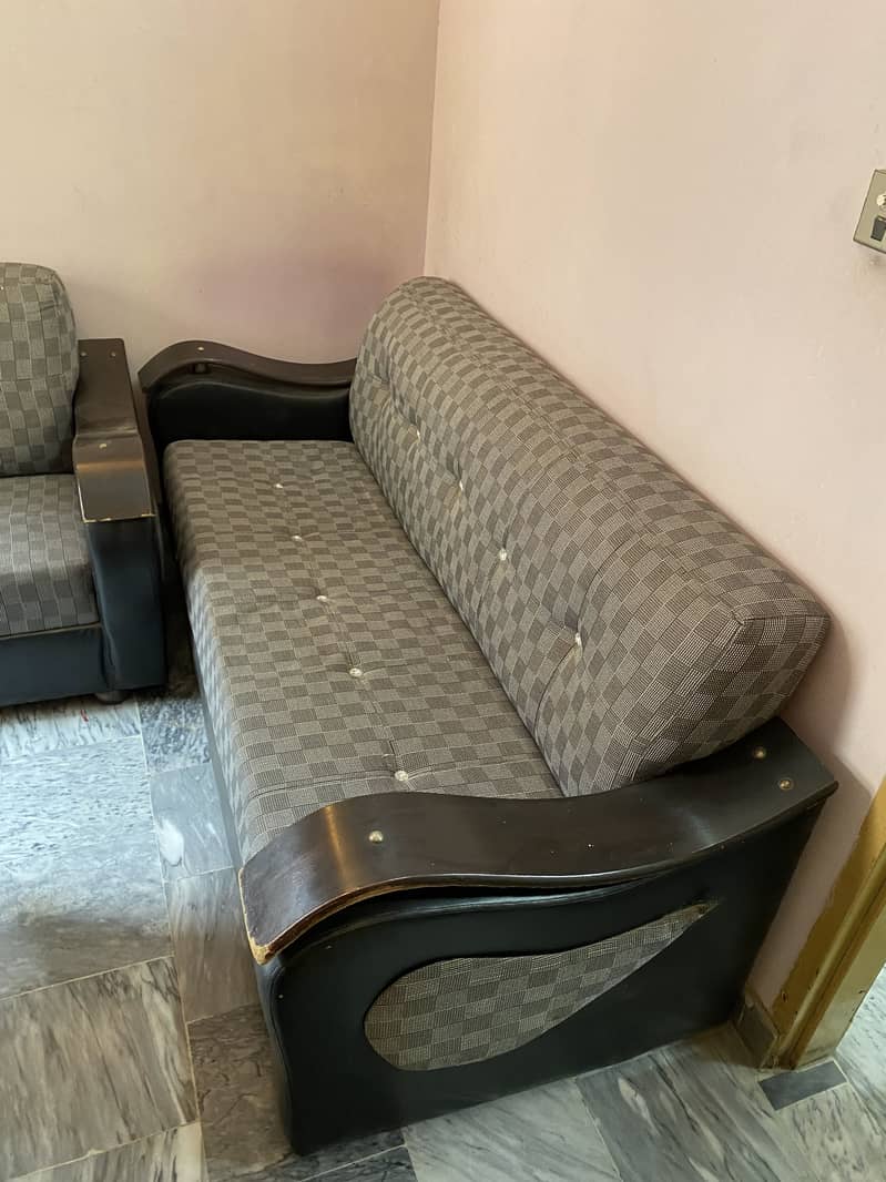 Completely Sofa Set good condition 1