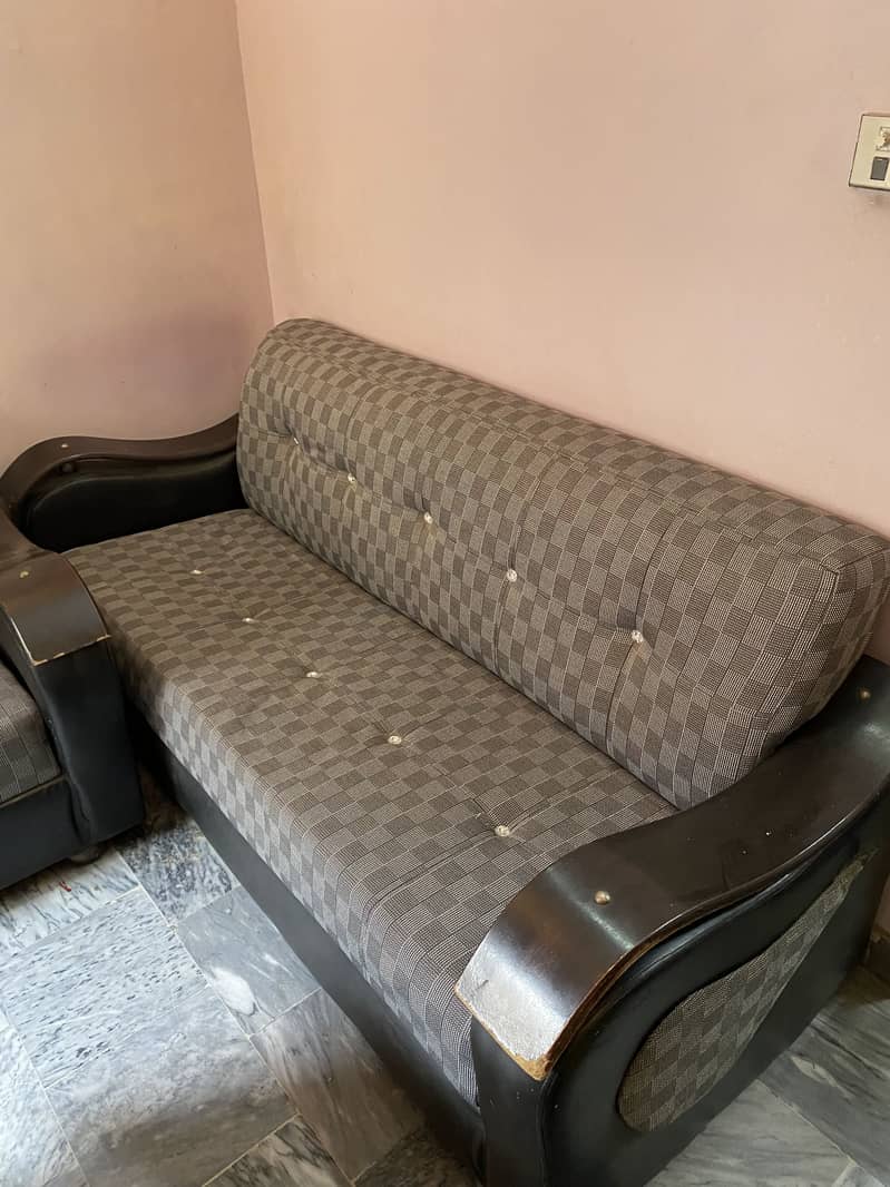 Completely Sofa Set good condition 0