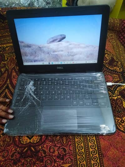 Android Chromebook playstore touch & type 4/32 gb storage lush cond