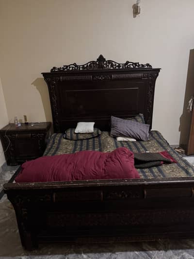 Complete Bed Set with Side Tables and Dressing