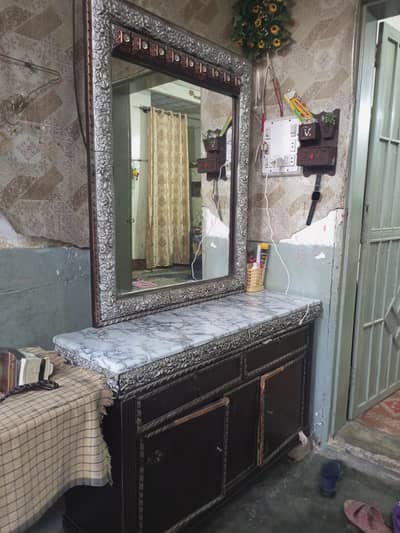 کنگ بیڈ اینڈ ڈائمنڈ سپرینگ فوم اینڈ ڈریسنگ ٹیبل