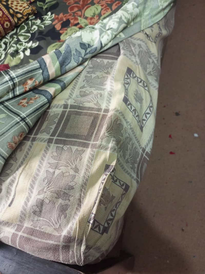 کنگ بیڈ اینڈ ڈائمنڈ سپرینگ فوم اینڈ ڈریسنگ ٹیبل 2