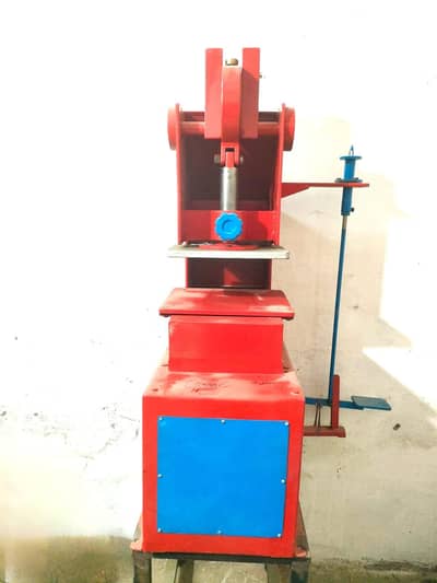 چپل بنانے والی مشین