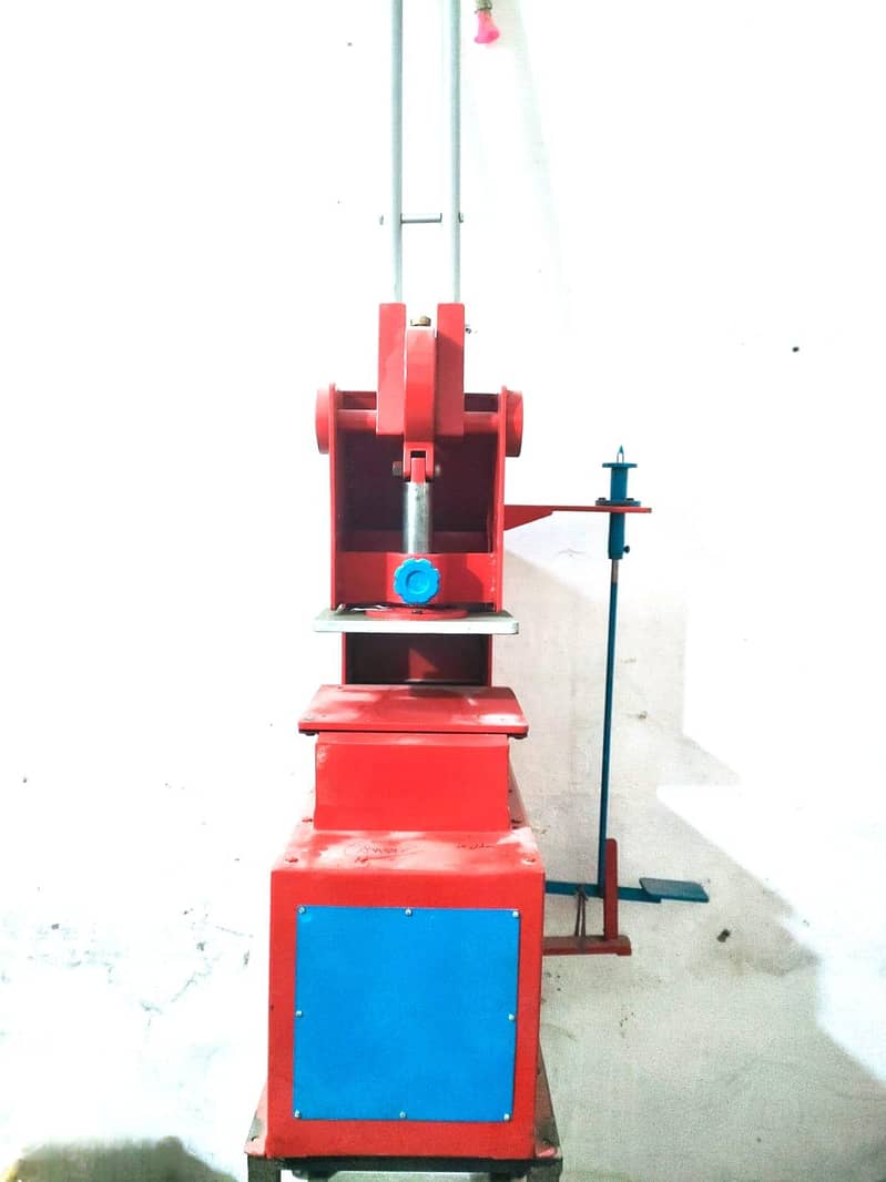 چپل بنانے والی مشین 1