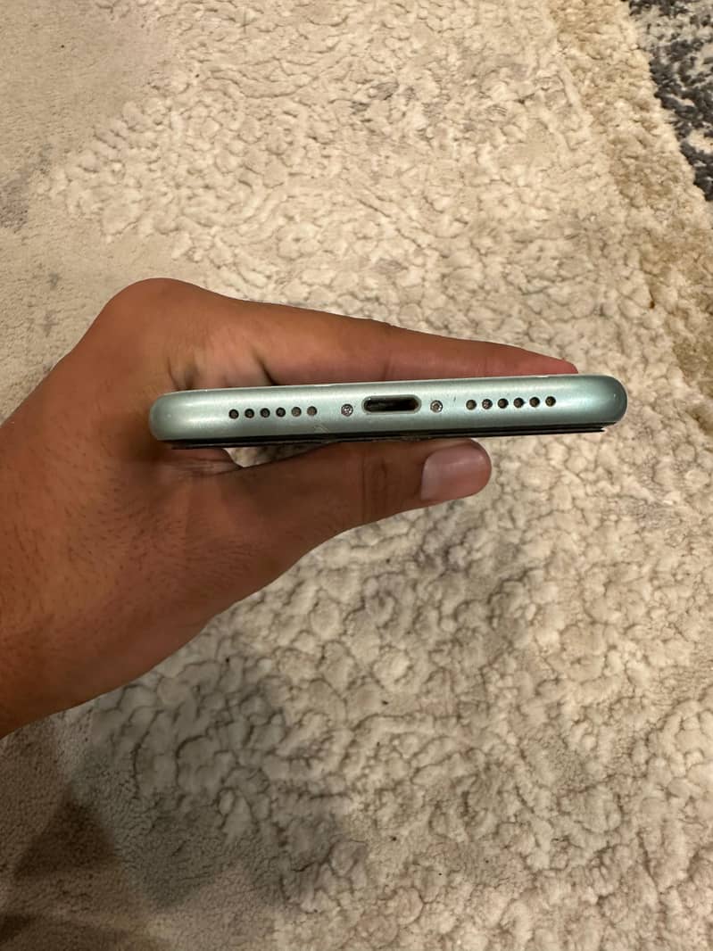Apple iPhone 11 3