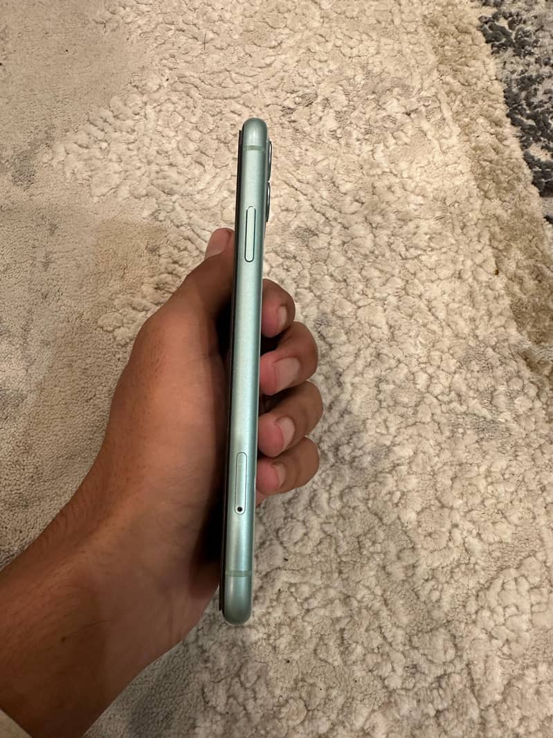 Apple iPhone 11 4