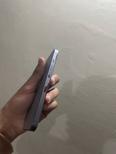 Water proof  97% battery  health 10/10 condition