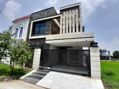 BRAND NEW HOUSE 10 MARLA AVAILABLE FOR RENT IN BAHRIA ORCHARD LAHORE