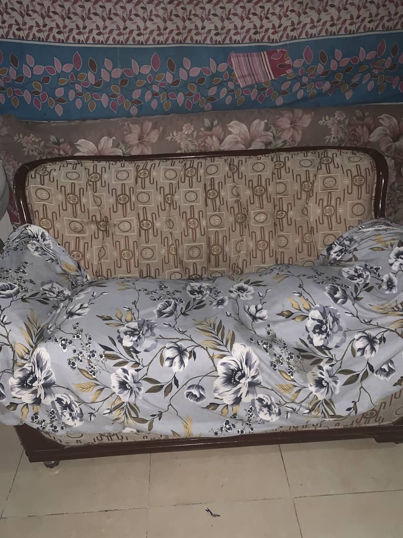 2 SEATER SOFA 0