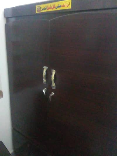 brand new Almari hai 0% use