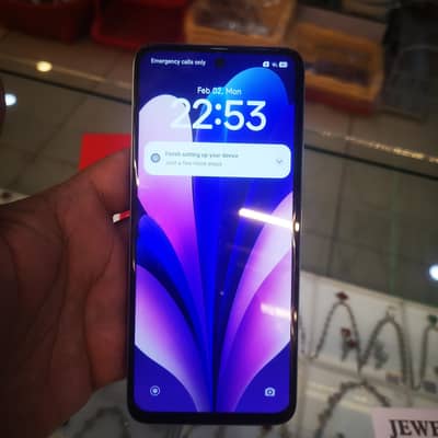 8 128 wala variant hai