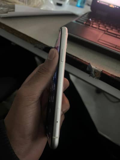 iphone 11 FACTORY UNLOCKED