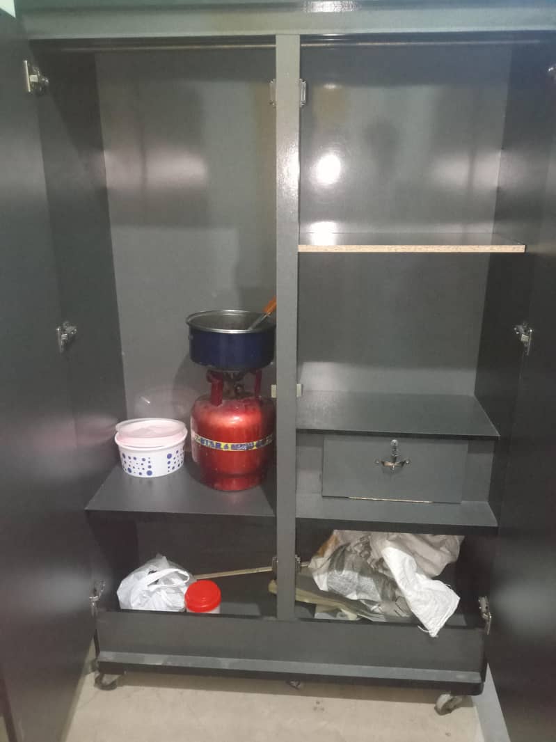 Almari (الماری) 0