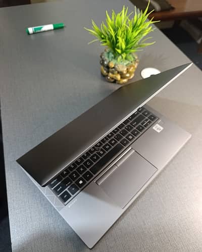 HP ZBook Firefly 14 G7 i710th 1TB 32GB Touchscreen Workstation