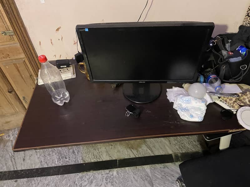 Table for gaming or computer use 3