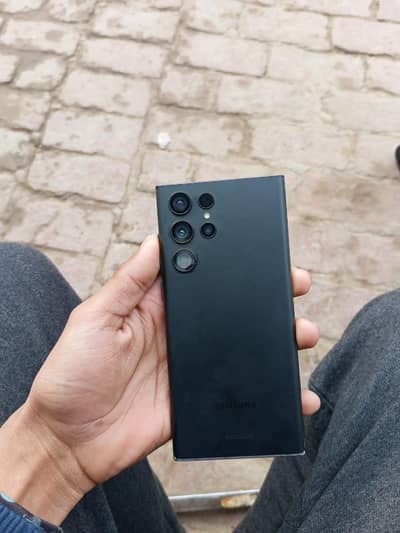 s22 ultra box sath hy 2 dot hy or panel blink krta hy jab on ya of kar