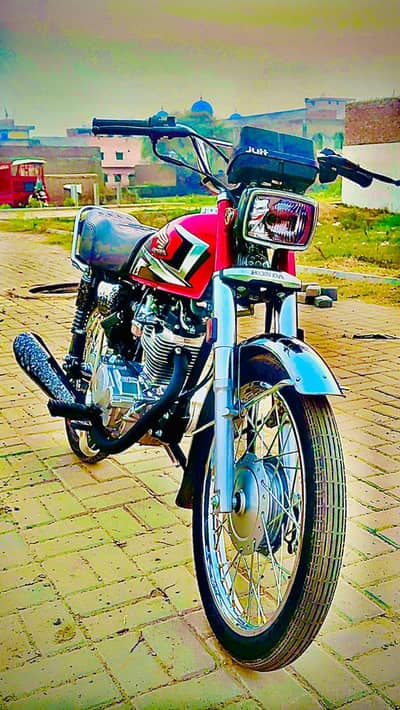 Honda 125cc for sale jiss bhi ko psand ayy wo rabta kr skta hn.