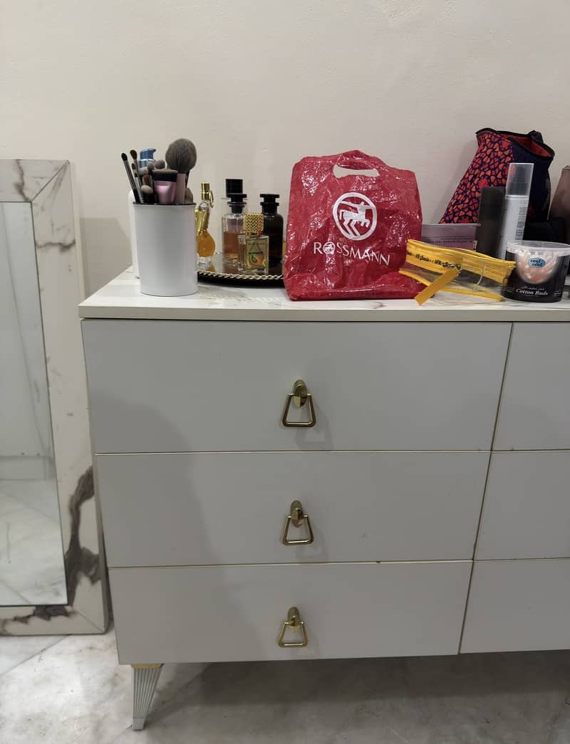 Dressing table with mirror 2