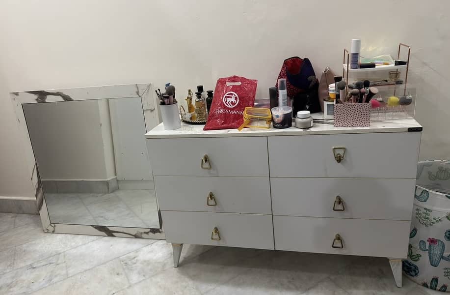 Dressing table with mirror 5