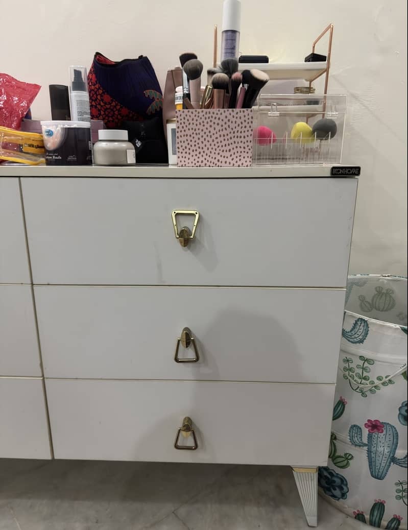 Dressing table with mirror 7