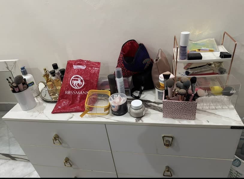 Dressing table with mirror 8