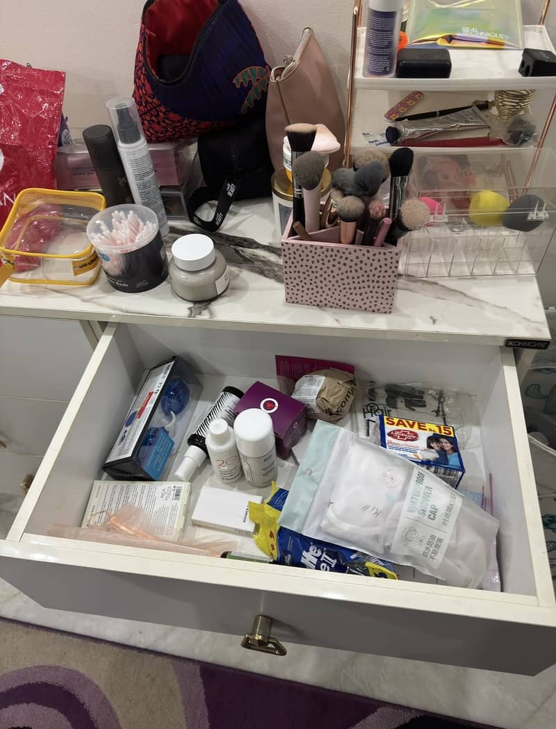 Dressing table with mirror 11